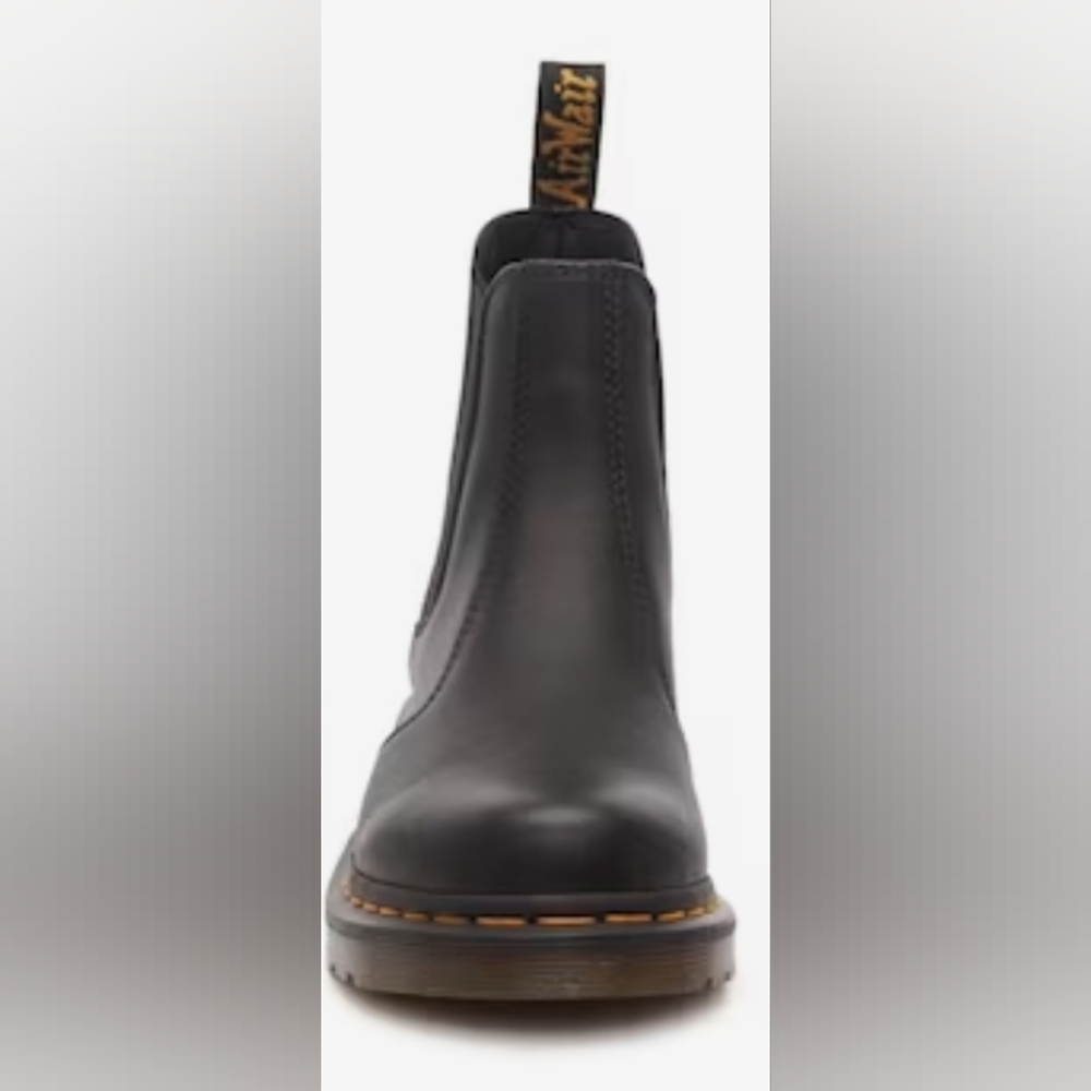 Dr. Martens 2976 Chelsea Boot - Women's size 9